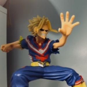 All Might action figure(MHA)comes with stand.*fragile